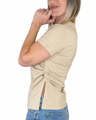 Vicolo - T-shirt spacco e arriccio - BEIGE