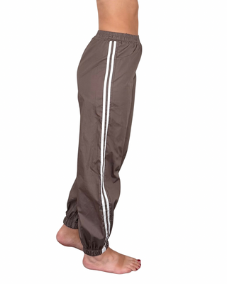 Habiti - Pantalone jogger con banda laterale - FANGO