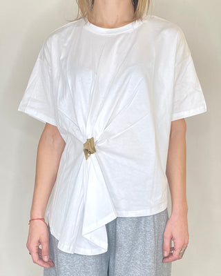 CADì - T-shirt arricciata spilla - BIANCO